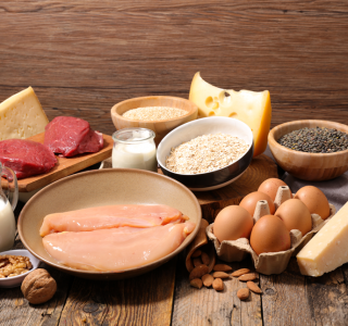 Fleisch und Milchprodukte günstig, raffinierte Kohlenhydrate schlecht