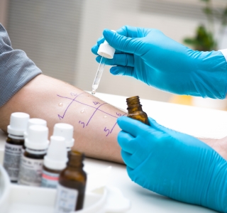 Verbraucherschutz: Blei und Cadmium in Modeschmuck, Pestizide in Kräutern