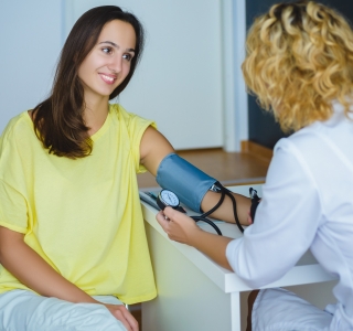 Kostenlose Vorsorge: Check-up 35 - Impfpass für die notwendigen Auffrischungsimpfungen mitnehmen 